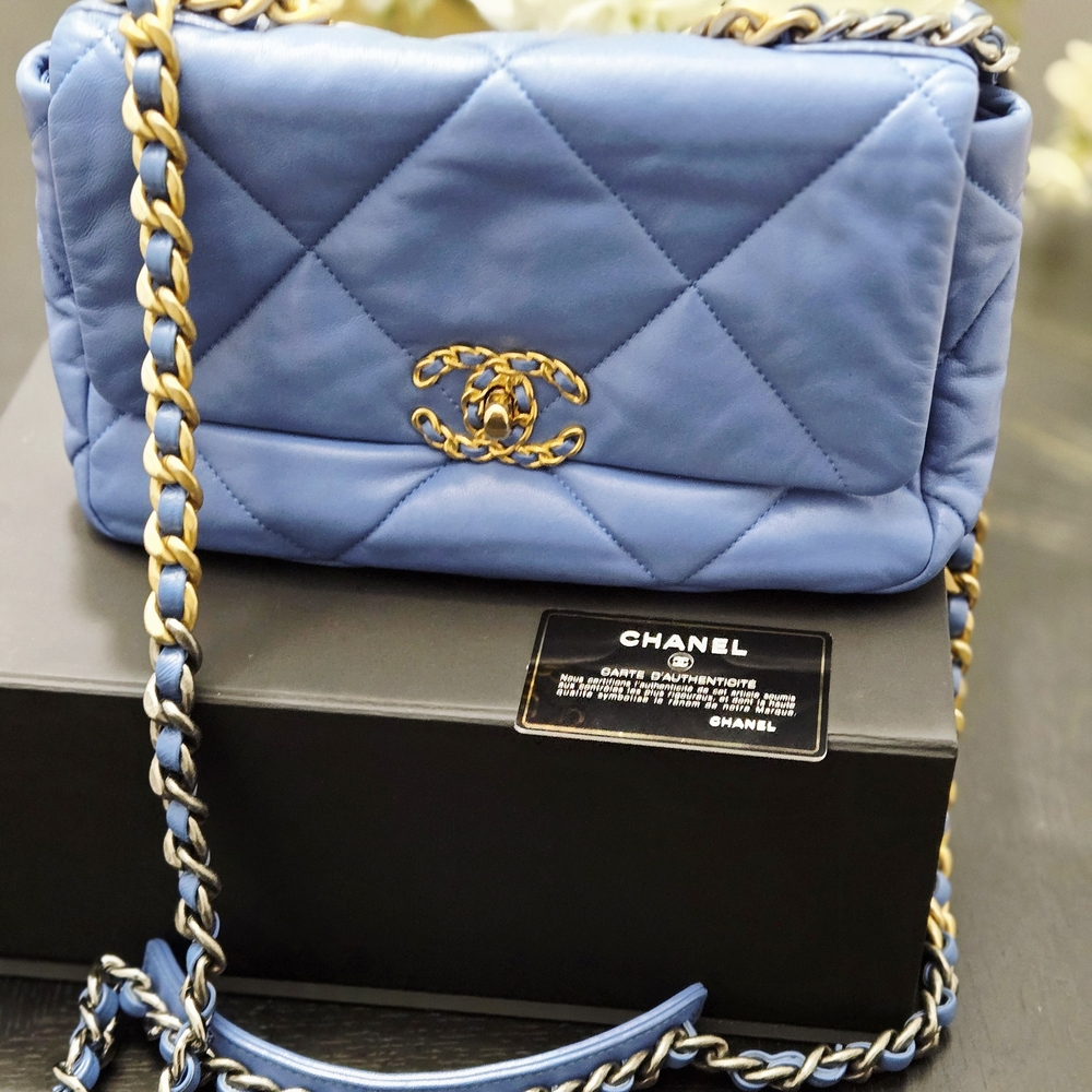 Chanel 19 Blue Quilted Lambskin With Chain Blue - Medium - Picture 7 of 11